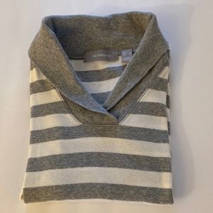 Womens Liz Claiborne long sleeves sweater. Size small.